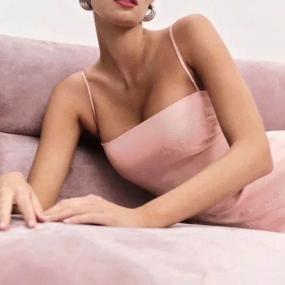 Reformation Frankie Dress In Powder Pink, brand new, without tags, no flaws. - Picture 5 of 9